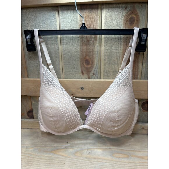 Victorias Secret Incredible Plunge 36D Lace Bra With Adjustable Straps - Picture 1 of 6